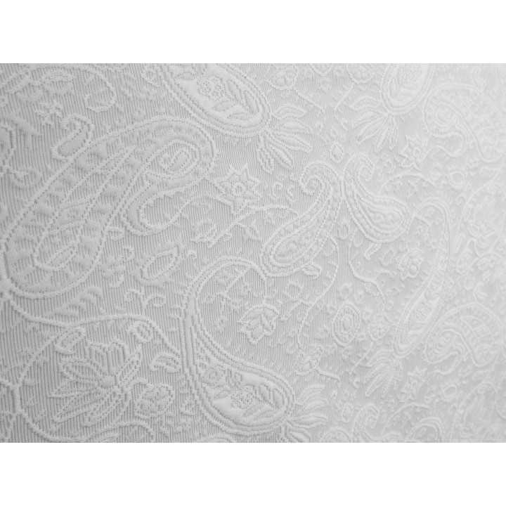 Colcha básica en color beige con detalles