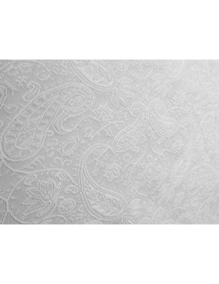 Colcha básica en color beige con detalles