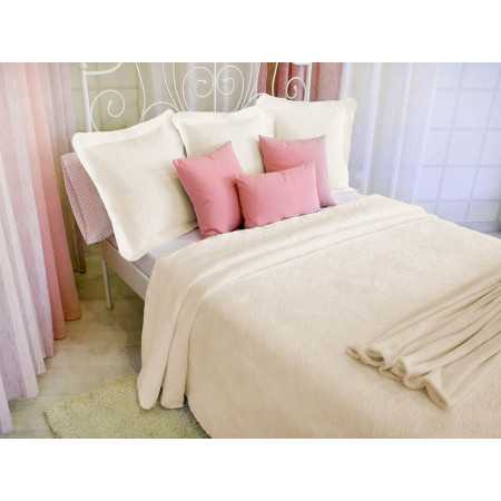 Colcha básica en color beige con detalles 2