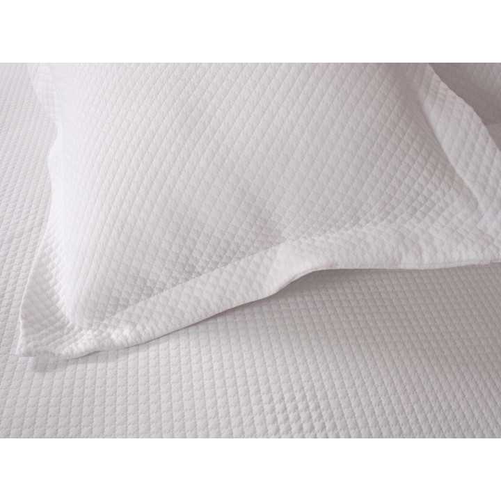 Colcha Sônia Piqué | Colcha de cama especial para hospitalidade | Revi