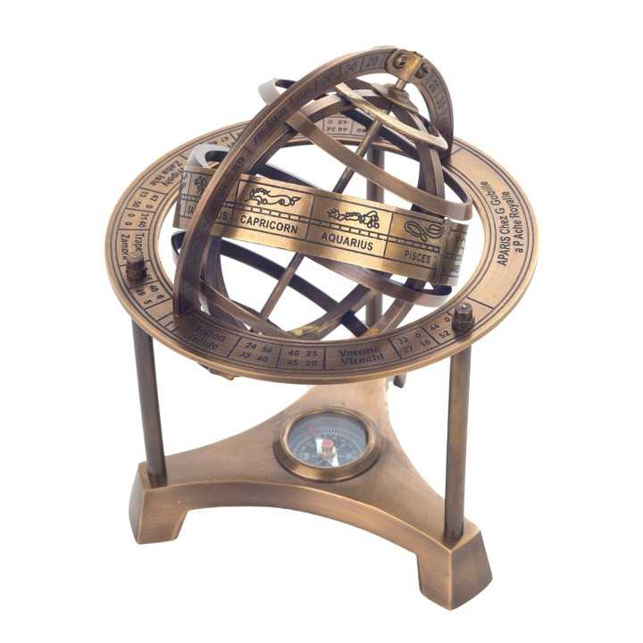 Esfera armillary con brújula