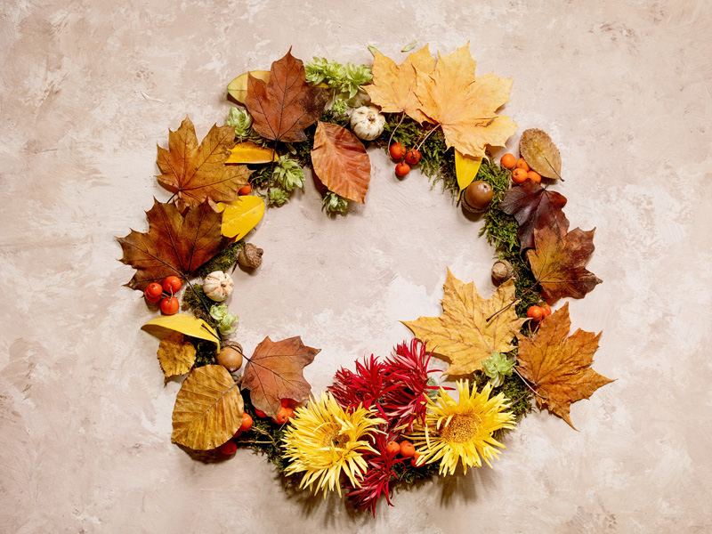 Decoración con hojas de otoño